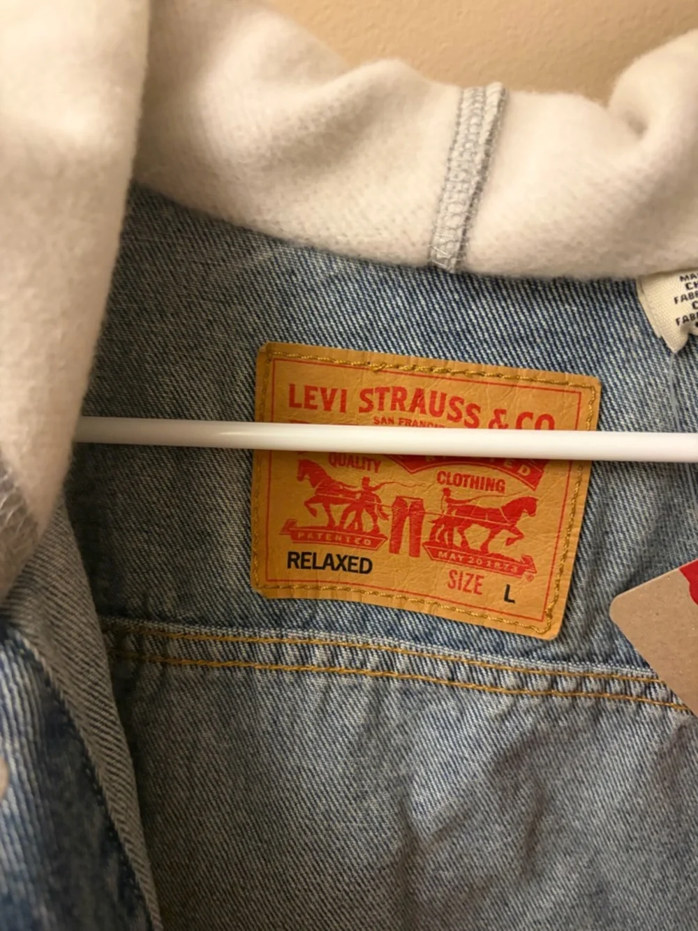Levi's Blue Denim Trucker Jacket with Gray Hoodie Sleeves - Picture 3 of 5